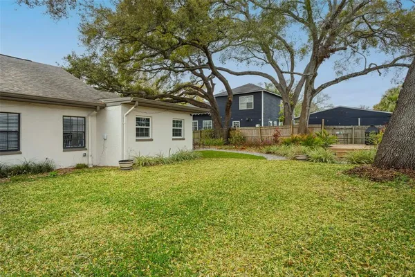 $5,200 | 2603 North Ridgewood Avenue, Tampa, FL 33602