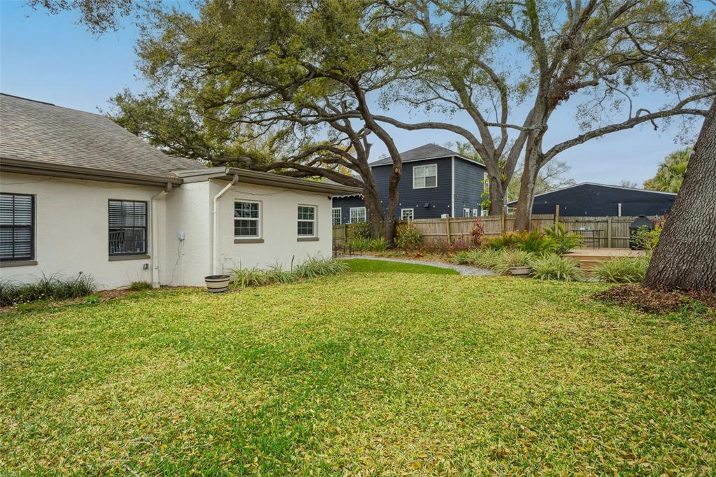 2603 North Ridgewood Avenue Tampa, FL 33602 - Photo 34 of 44 a house is sitting in middle of the yard