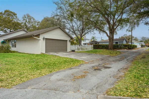 $5,200 | 2603 North Ridgewood Avenue, Tampa, FL 33602