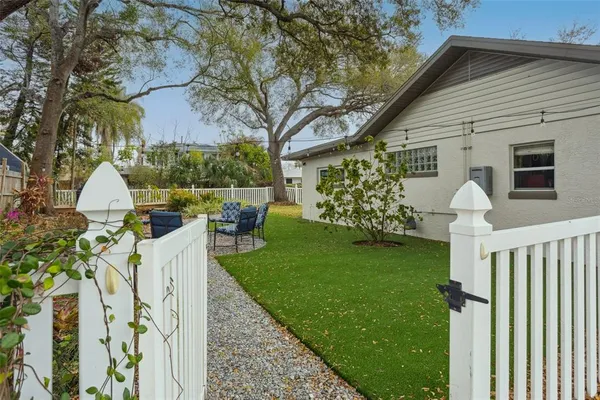 $5,200 | 2603 North Ridgewood Avenue, Tampa, FL 33602