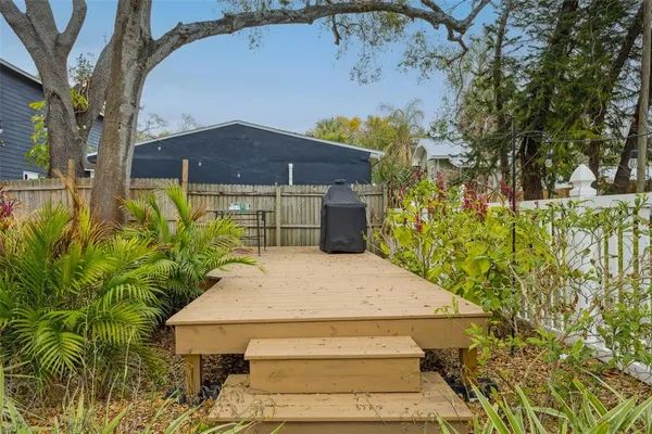 $5,200 | 2603 North Ridgewood Avenue, Tampa, FL 33602