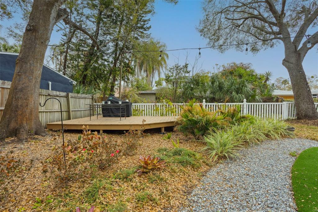 2603 North Ridgewood Avenue Tampa, FL 33602 - Photo 8 of 44 a garden view