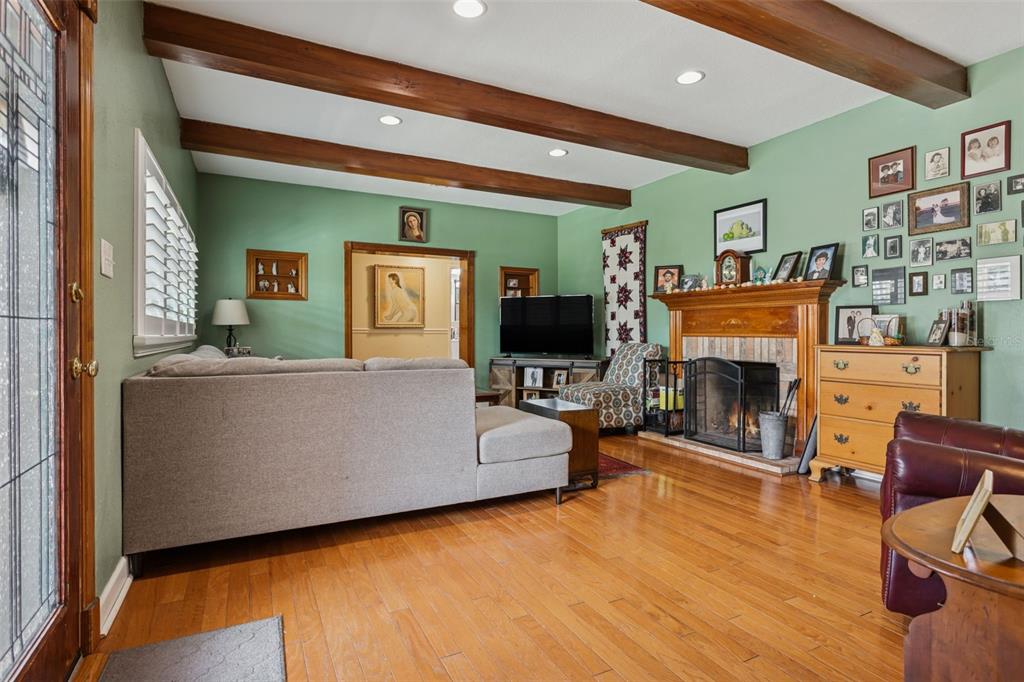 2603 North Ridgewood Avenue Tampa, FL 33602 - Photo 10 of 44 a living room with furniture and a fireplace