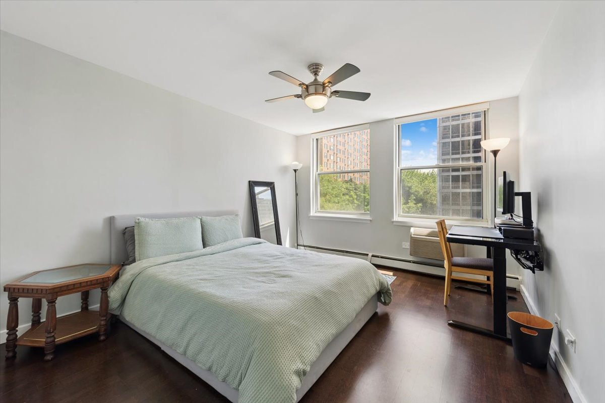 3033 North Sheridan Road, Unit 601 Chicago, IL 60657 - Photo 9 of 16