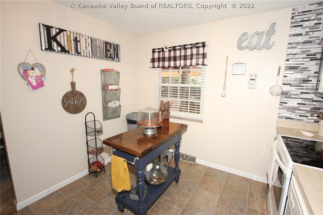 369 Eureka Road Charleston, WV 25314 - Photo 15 of 43 Gallery Image 15