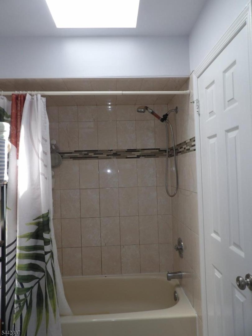 605 Timber Oaks Road Edison, NJ 08820 - Photo 18 of 25