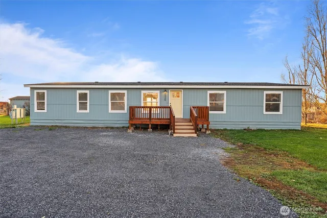 a view of house with backyard