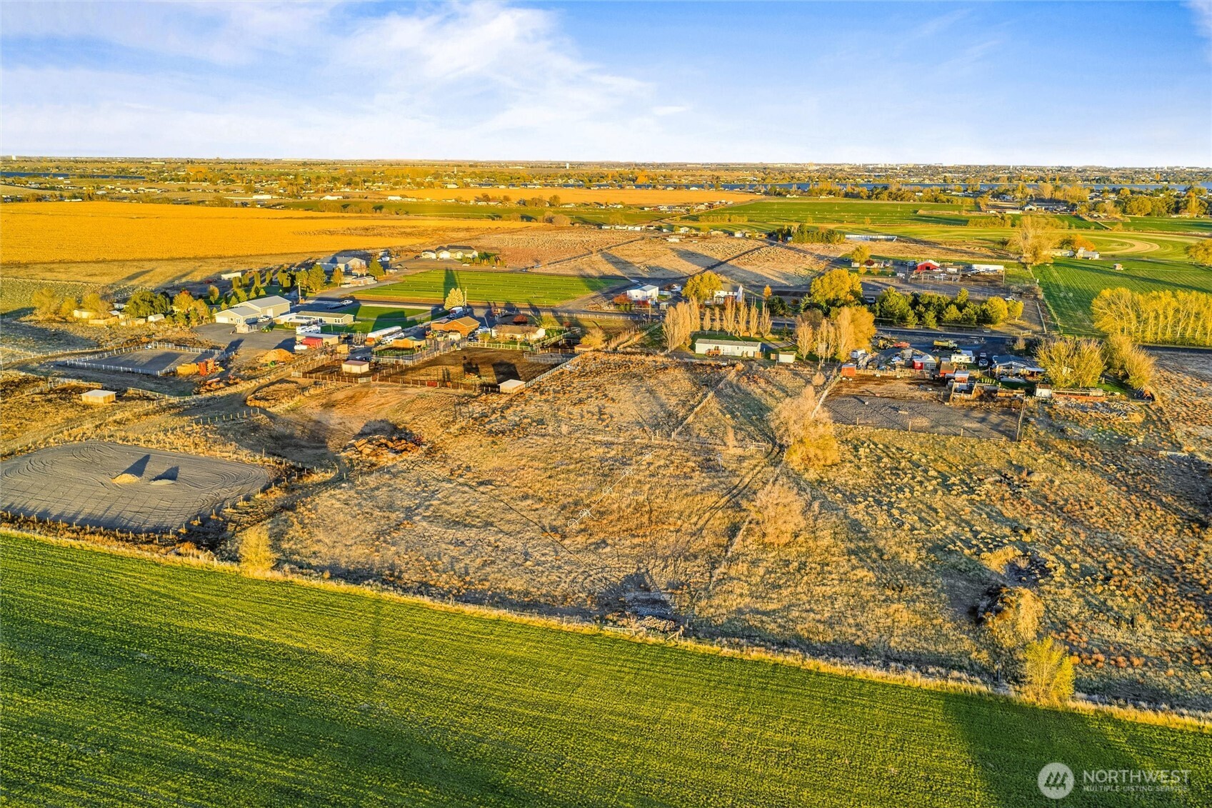 2326 Stoneridge Road Northeast Moses Lake, WA 98837 - Photo 4 of 37 a view of city and ocean