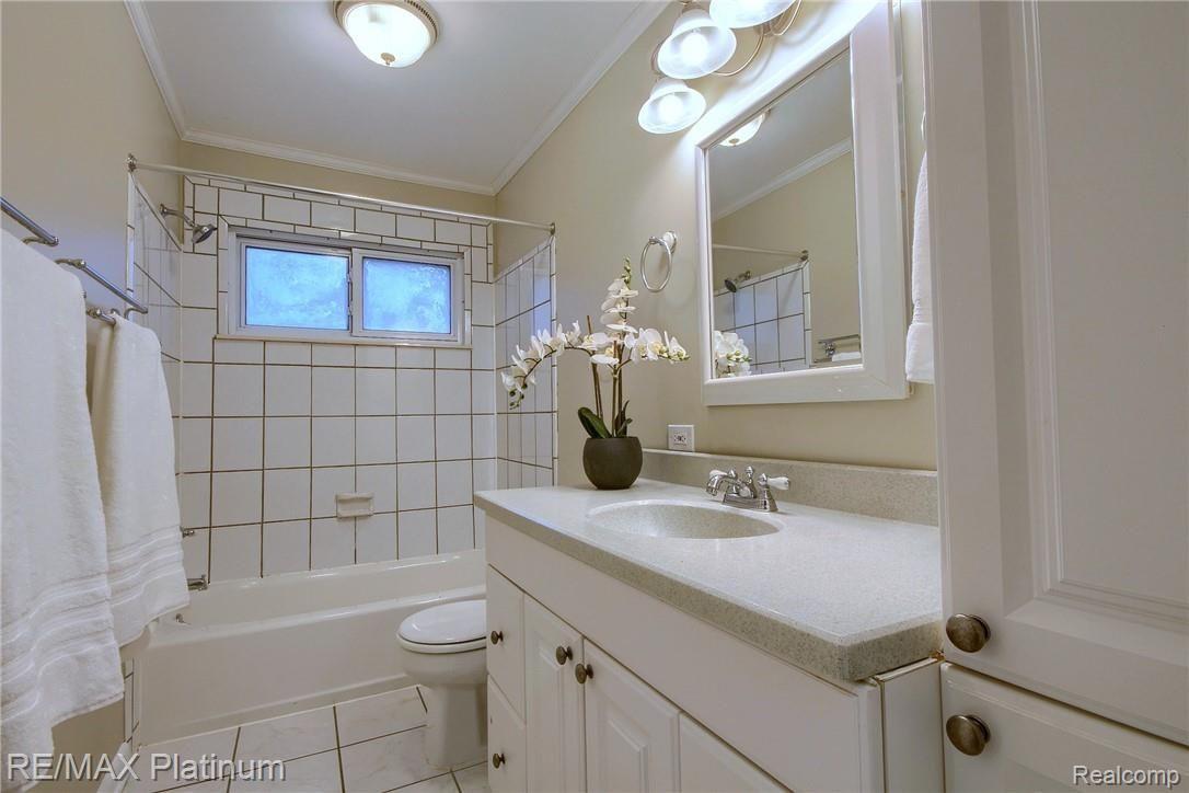 1288 Fall River Road Ypsilanti, MI 48198 - Photo 12 of 26 BATHROOM