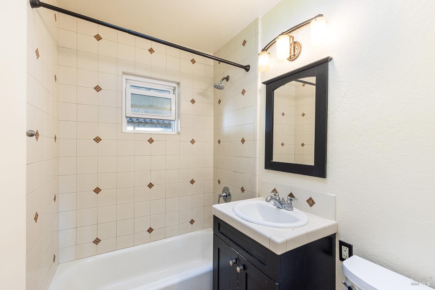 18090 Las Lomas Road Sonoma, CA 95476 - Photo 9 of 37 a bathroom with a sink mirror toilet and bathtub