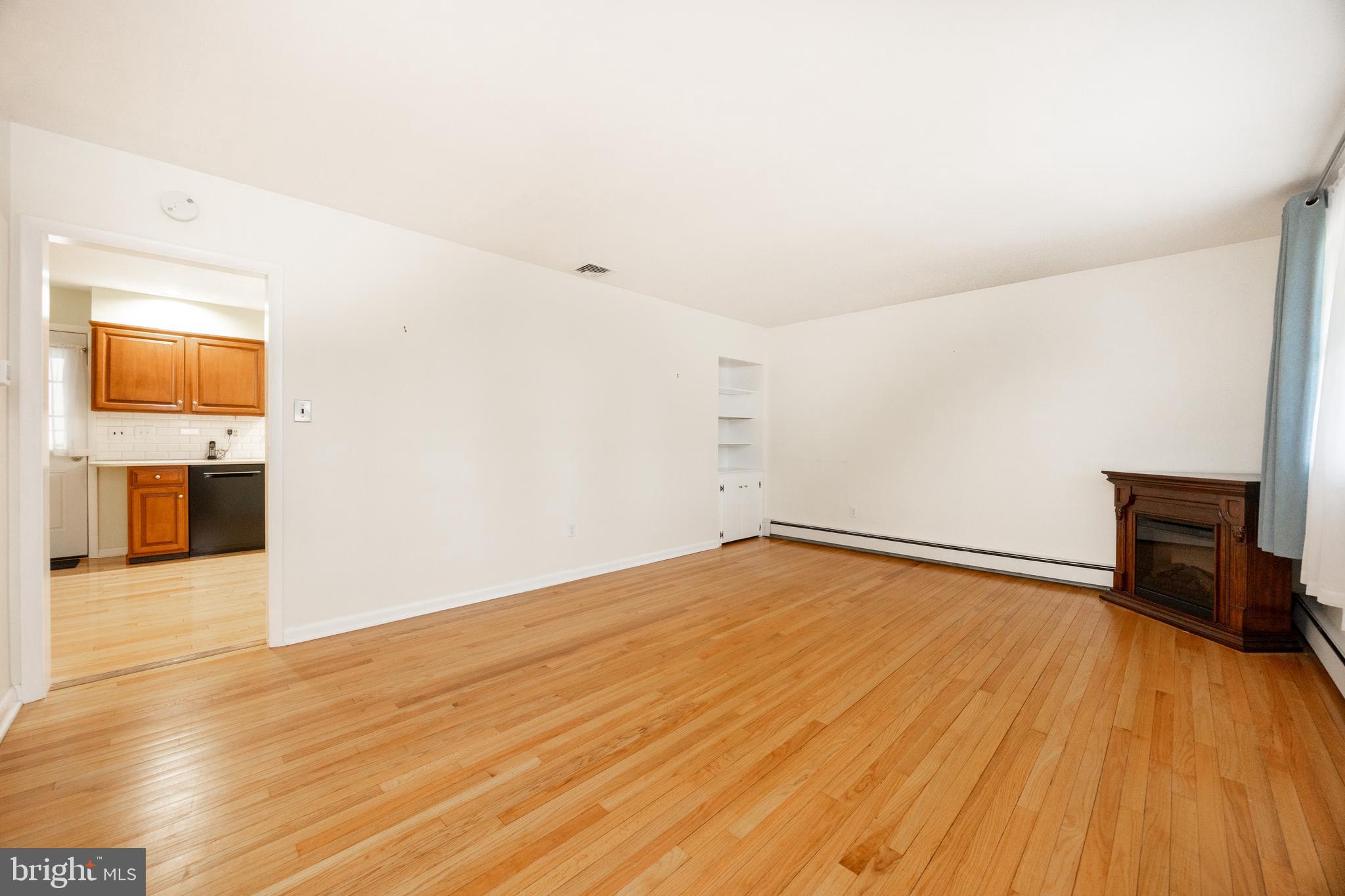 1907 Juniata Road Norristown, PA 19403 - Photo 11 of 38 Main Living Room
