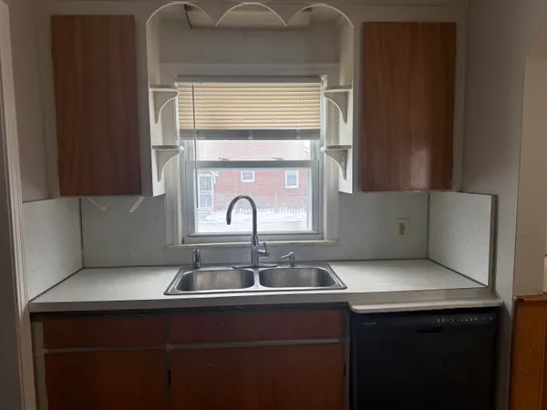 $147,000 | 21004 Syracuse Avenue, Warren, MI 48091