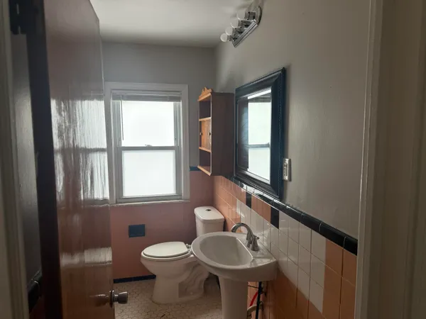 $147,000 | 21004 Syracuse Avenue, Warren, MI 48091