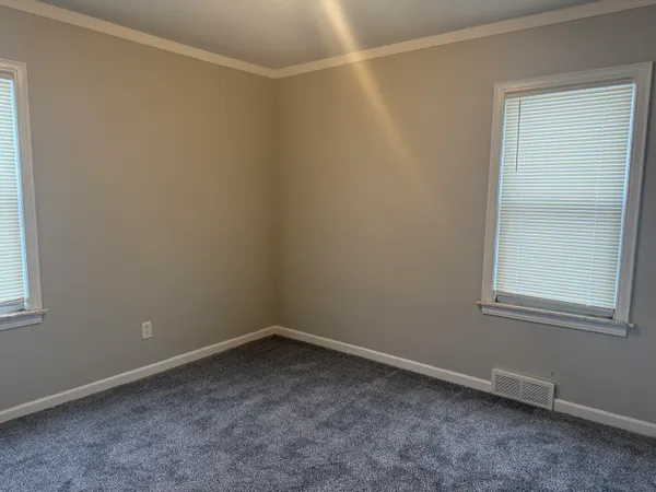 $147,000 | 21004 Syracuse Avenue, Warren, MI 48091