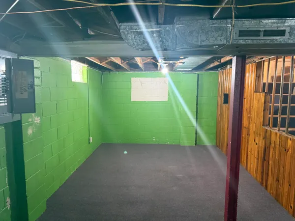 $147,000 | 21004 Syracuse Avenue, Warren, MI 48091