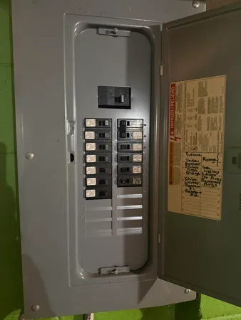 $147,000 | 21004 Syracuse Avenue, Warren, MI 48091