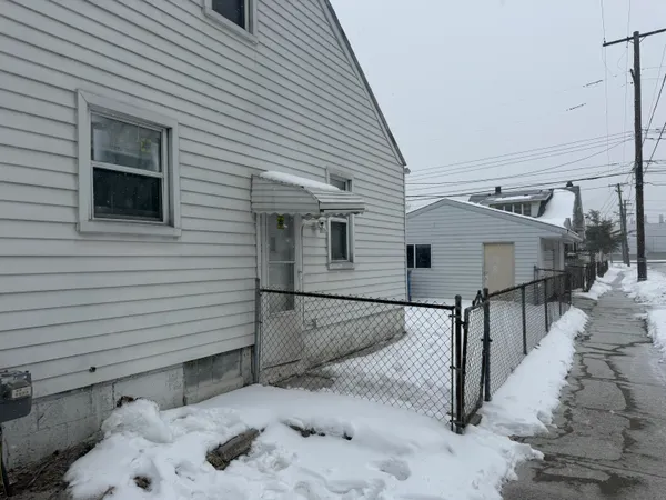 $147,000 | 21004 Syracuse Avenue, Warren, MI 48091