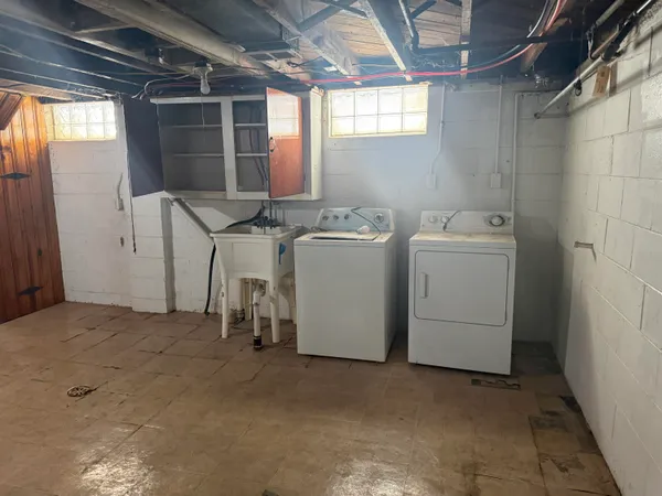 $147,000 | 21004 Syracuse Avenue, Warren, MI 48091