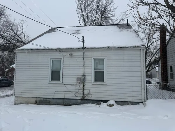 $147,000 | 21004 Syracuse Avenue, Warren, MI 48091