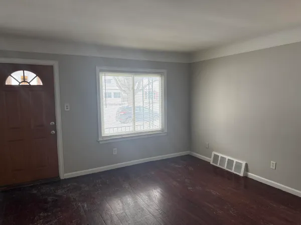 $147,000 | 21004 Syracuse Avenue, Warren, MI 48091