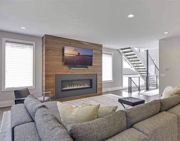 44 Paul Revere Road Lexington, MA 02421 - Photo 3 of 6