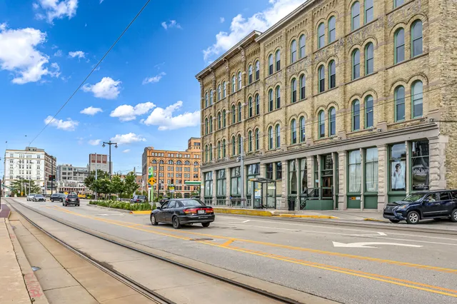 $2,450 | 413 North 2nd Street, Unit 320, Milwaukee, WI 53203