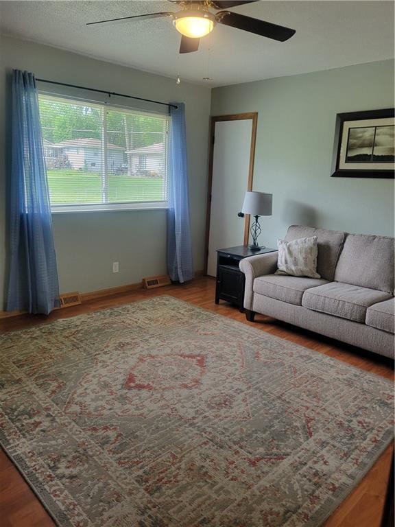 104 Southeast Kingscross Road Blue Springs, MO 64014 - Photo 3 of 14