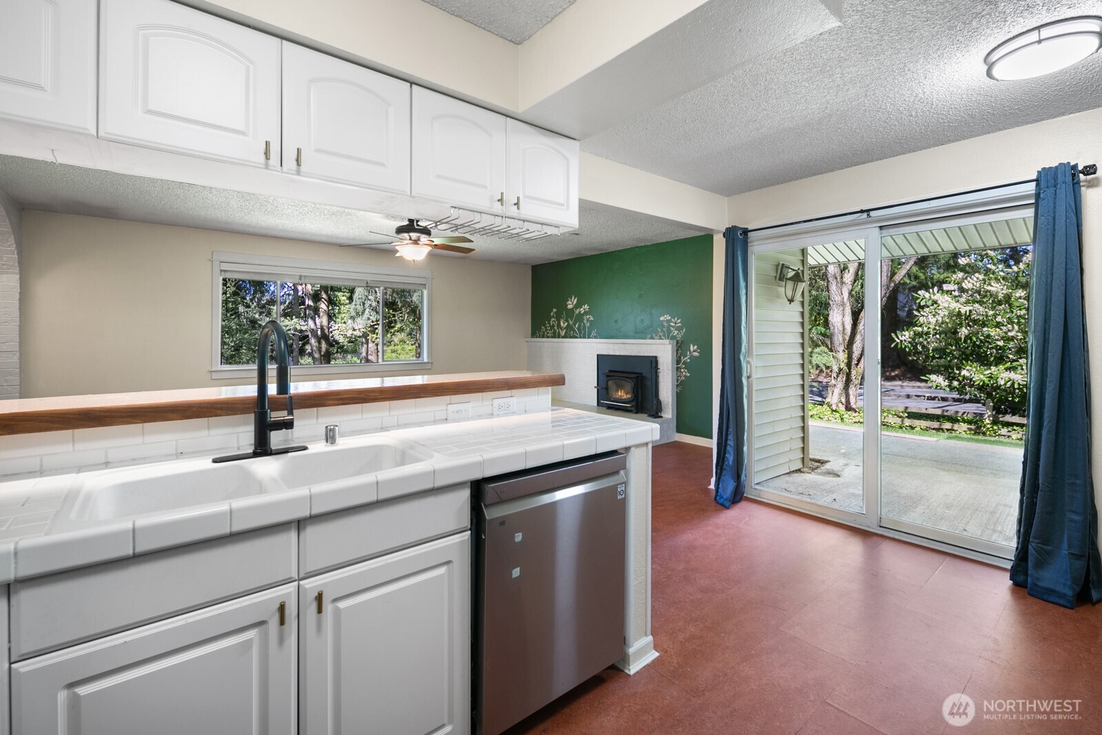 526 214th Street Southwest, Unit 22A Bothell, WA 98021 - Photo 9 of 32