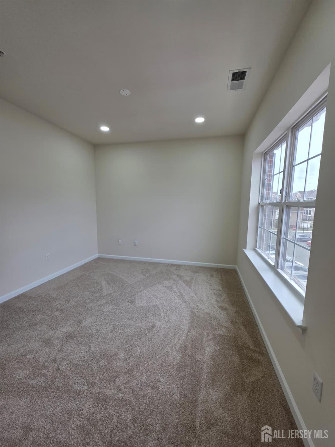 631 Strassle Way South Plainfield, NJ 07080 - Photo 27 of 34 an empty room with windows