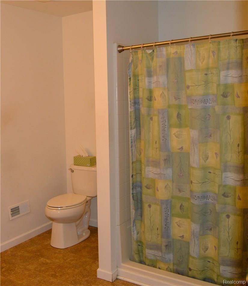 762 Dewars Street Howell, MI 48843 - Photo 6 of 23 Master Bath-2.jpg