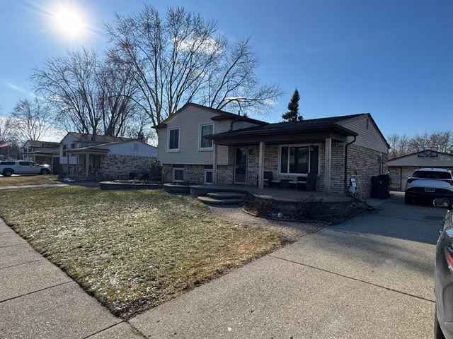 $299,900 | 39825 Wolo Court, Clinton Township, MI 48038