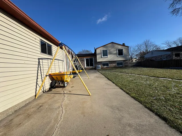 $299,900 | 39825 Wolo Court, Clinton Township, MI 48038