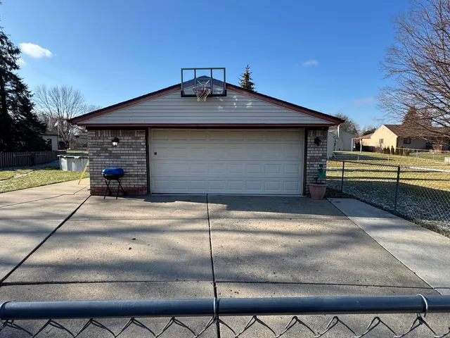 $299,900 | 39825 Wolo Court, Clinton Township, MI 48038
