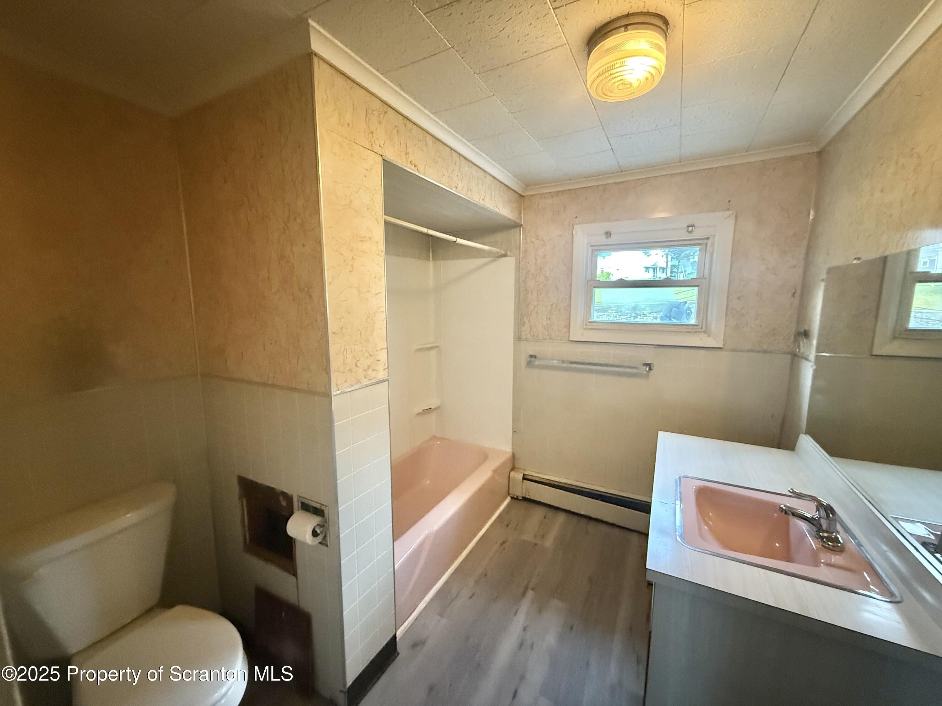 1132 Providence Road Scranton, PA 18508 - Photo 8 of 9 Full Bathroom