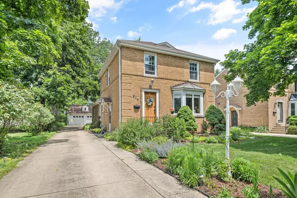 $739,000 | 208 Parkview Road, Riverside, IL 60546