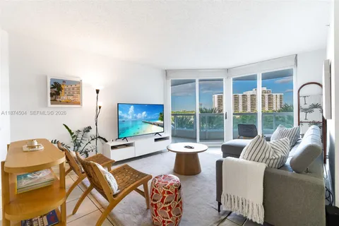 $755,000 | 21055 Yacht Club Drive, Unit 605, Aventura, FL 33180