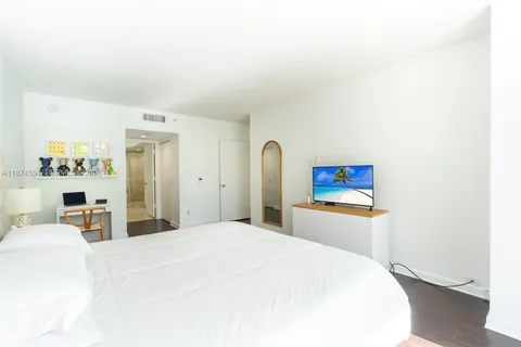 $755,000 | 21055 Yacht Club Drive, Unit 605, Aventura, FL 33180