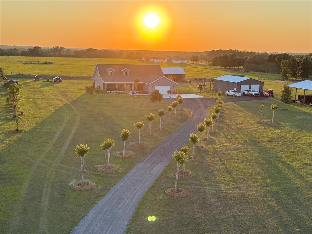 17165 Lake Iola Road Dade City, FL 33523 - Photo 1 of 91