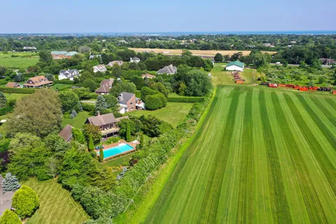 a view of a tennis court