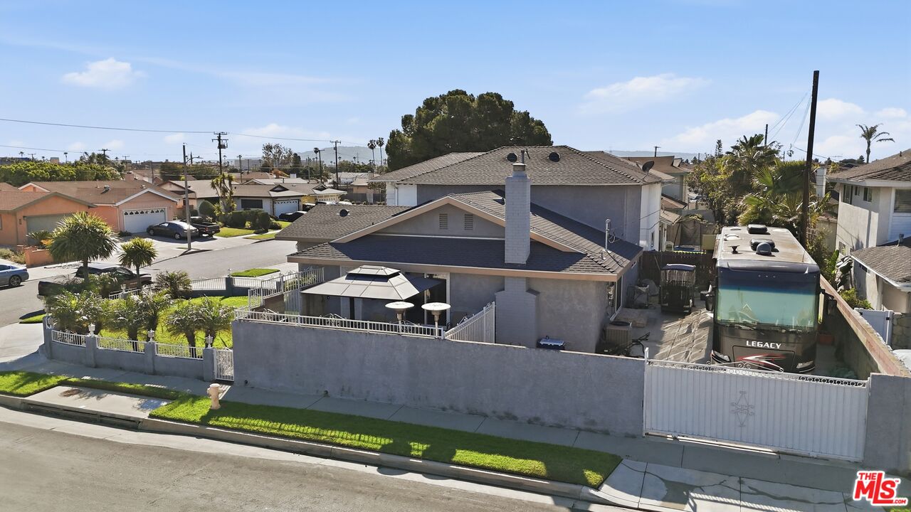 879 East Turmont Street Carson, CA 90746 - Photo 4 of 58