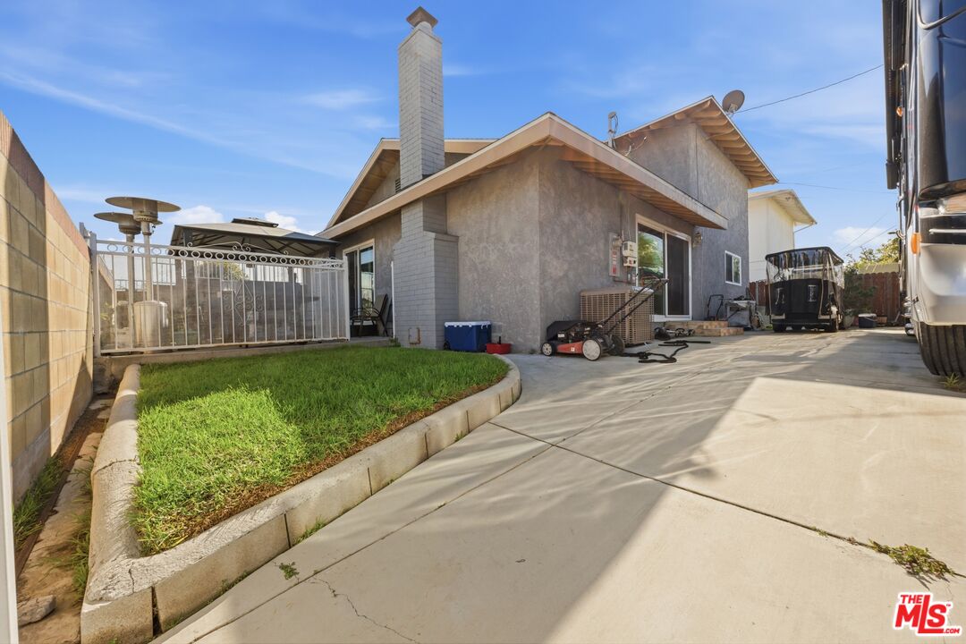 879 East Turmont Street Carson, CA 90746 - Photo 46 of 58