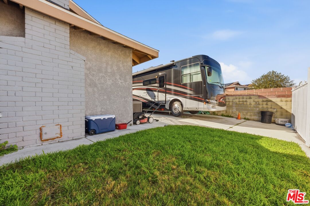 879 East Turmont Street Carson, CA 90746 - Photo 47 of 58