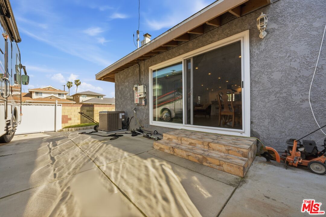 879 East Turmont Street Carson, CA 90746 - Photo 49 of 58