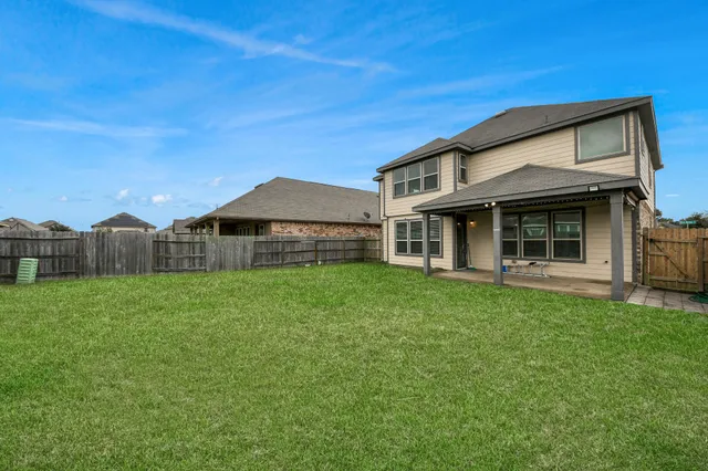 a view of a house with a backyard