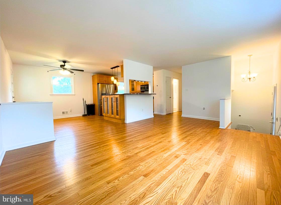 11422 Brandywine Road Clinton, MD 20735 - Photo 4 of 36