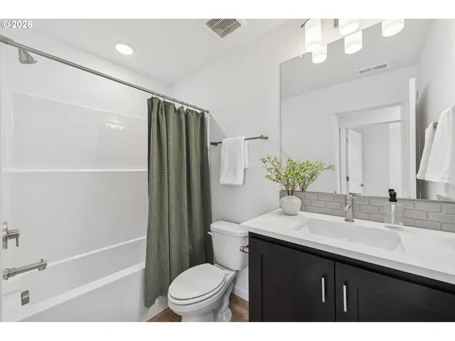 $499,990 | 8660 Southeast Crescent Drive, Hillsboro, OR 97123