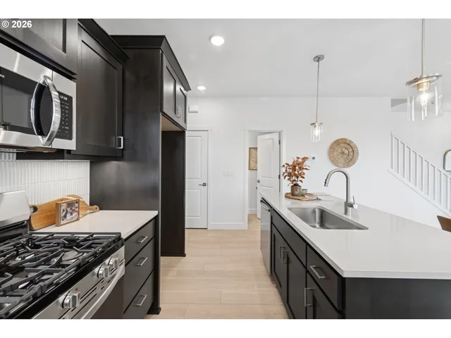 $499,990 | 8660 Southeast Crescent Drive, Hillsboro, OR 97123