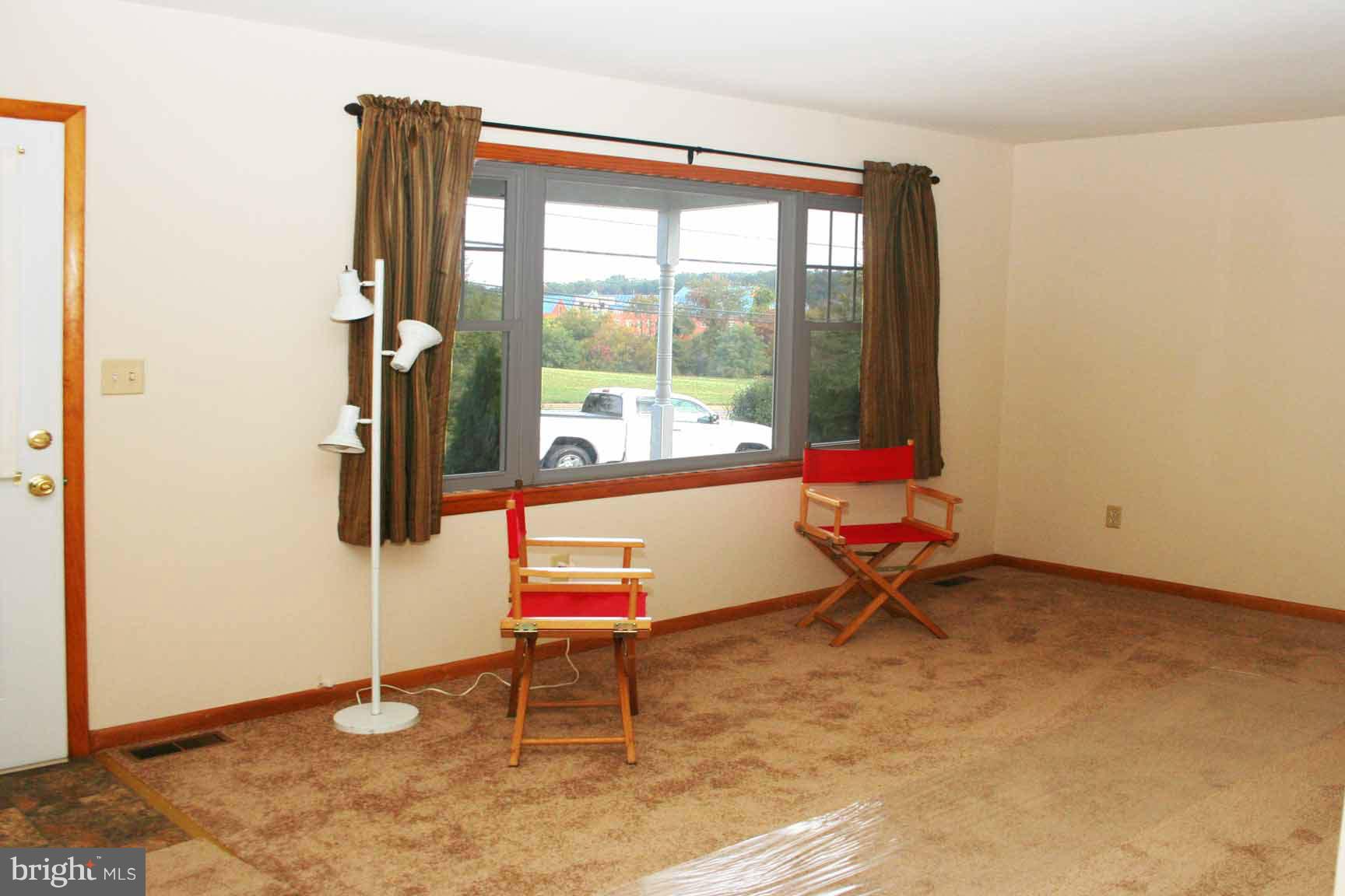 1434 Washington Road Westminster, MD 21157 - Photo 4 of 30 Living Room
