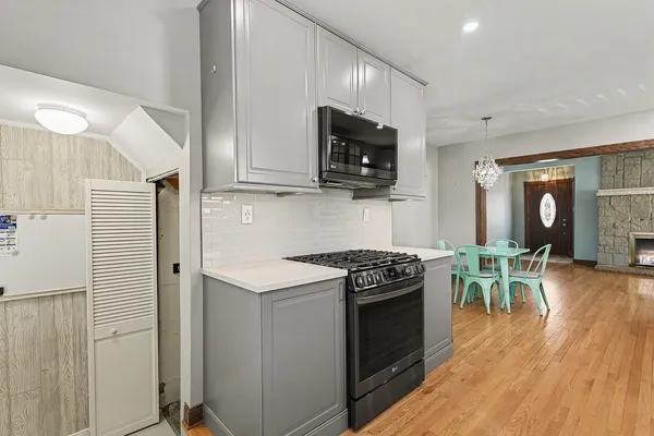 $389,900 | 11231 South Worth Avenue, Worth, IL 60482