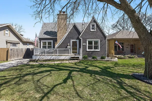 $389,900 | 11231 South Worth Avenue, Worth, IL 60482